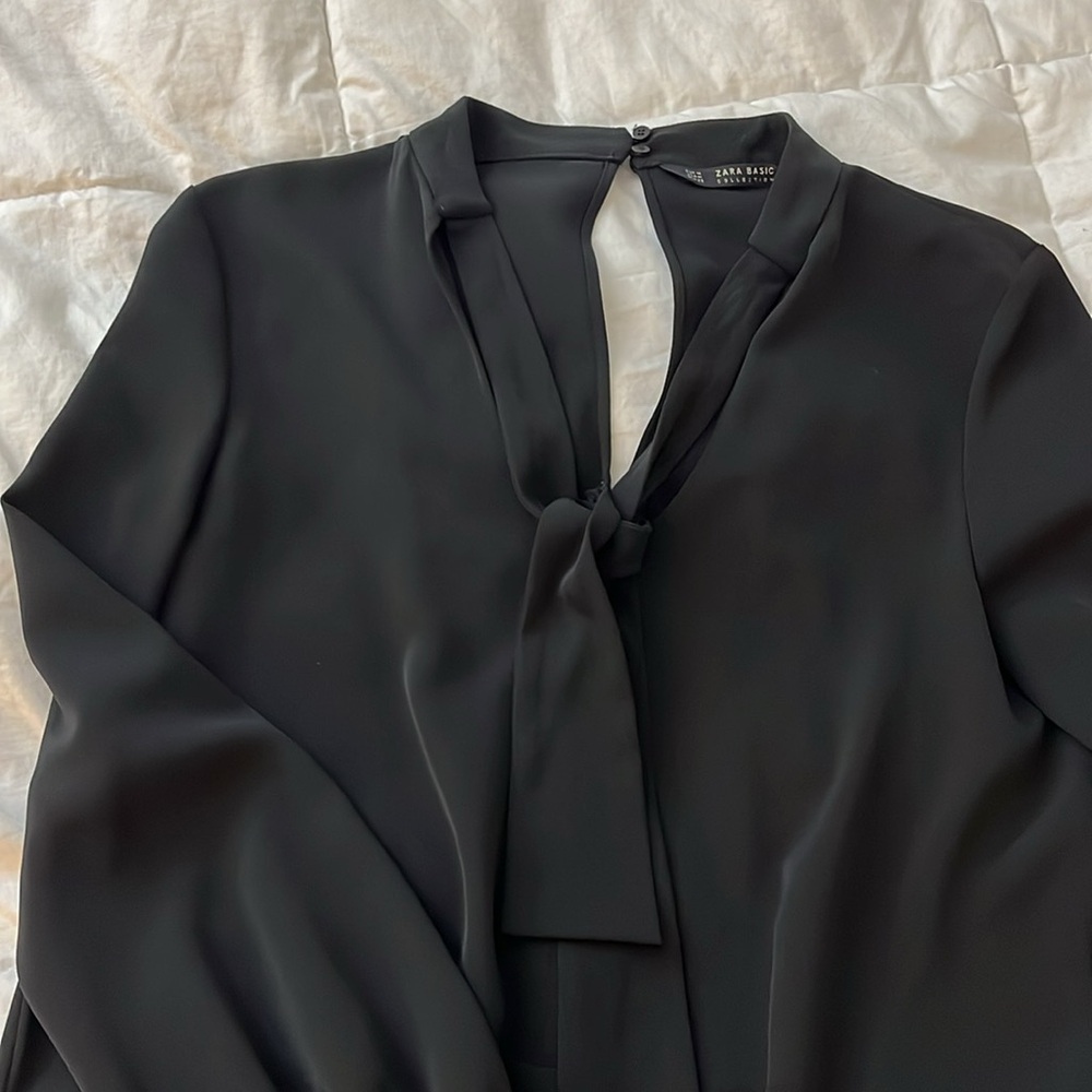 Zara romper with bow at the neckline. Perfect condition. Size medium.